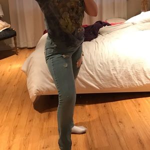 Light Washed Ripped Jeans